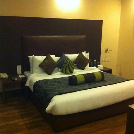 วิบบายเดอะลาลิตทราเวเลอร์ Hotel ฟารีดาบัด ภายนอก รูปภาพ