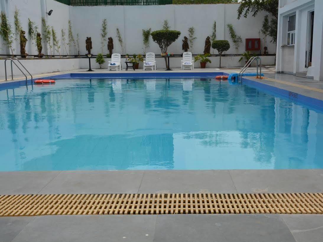 วิบบายเดอะลาลิตทราเวเลอร์ Hotel ฟารีดาบัด ภายนอก รูปภาพ