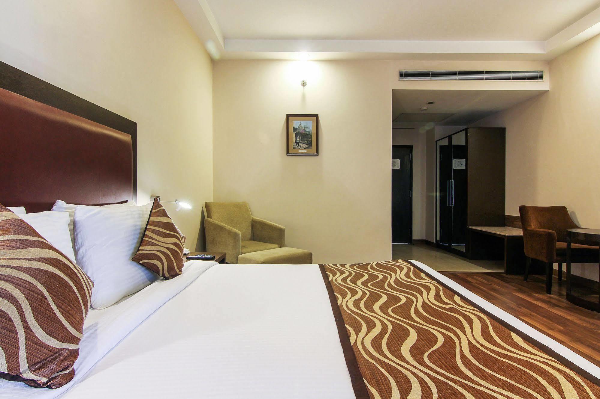 วิบบายเดอะลาลิตทราเวเลอร์ Hotel ฟารีดาบัด ภายนอก รูปภาพ